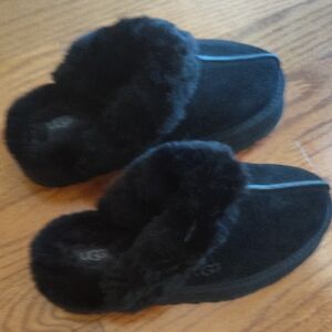 UGG Women's Black Platform Slippers Size 9- NWOT